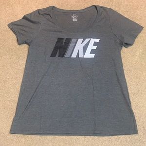 WOMENS NIKE TEE